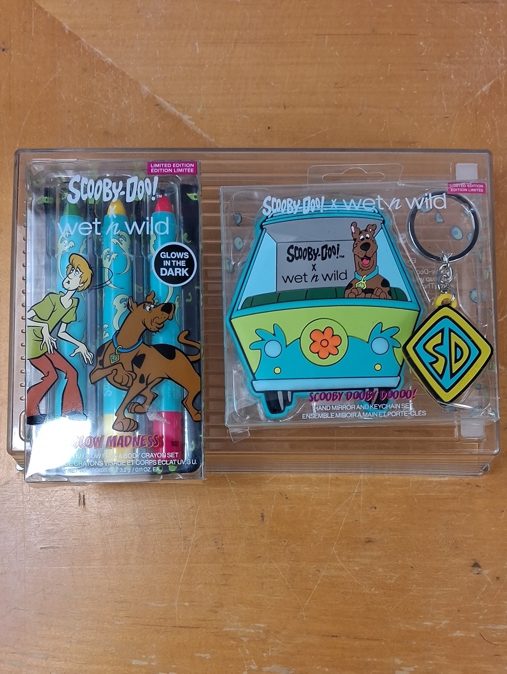 Scooby-Doo X Wet N Wild Glow Face & Body Crayon & Hand Mirror With Keychain Set